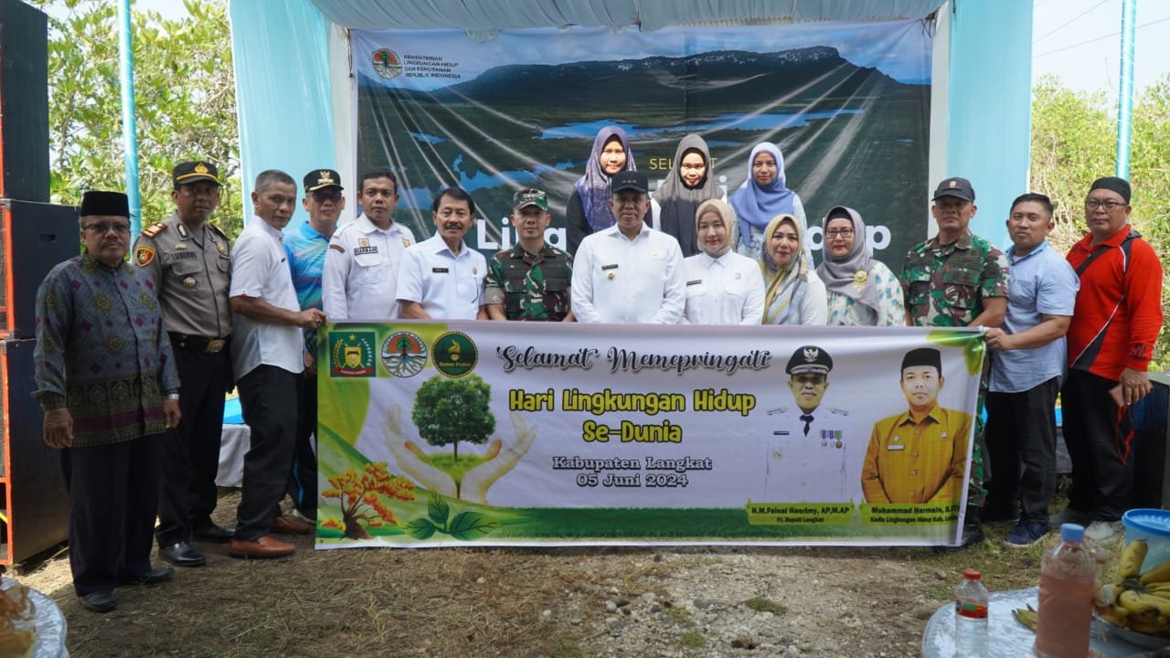 Peringati Hari Lingkungan Hidup, Pj Bupati Langkat Faisal Hasrimy Tanam 11.000 Pohon Mangrove di Kecamatan Brandan Barat