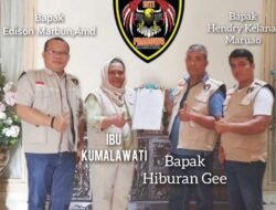 Ketua Umum Satgas Inti Prabowo Sumatera Utara Memberikan SK Korda Kabupaten Nias Selatan Di Kantor Sekretariatan Satgas Inti Prabowo Medanย