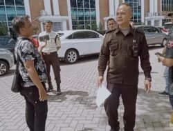 Ada apa dan apa ada ??Kasus Dugaan Pemecatan Siswa Kelas VIII Sepihak, Satpam Sampoerna Academy Halangi Jurnalis Bertemu Miss Mayo