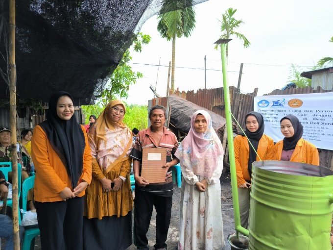 UTND medan kembangkan metode pirolisis hasilkan Asap cair dari batok kelapa di labuhan Deli