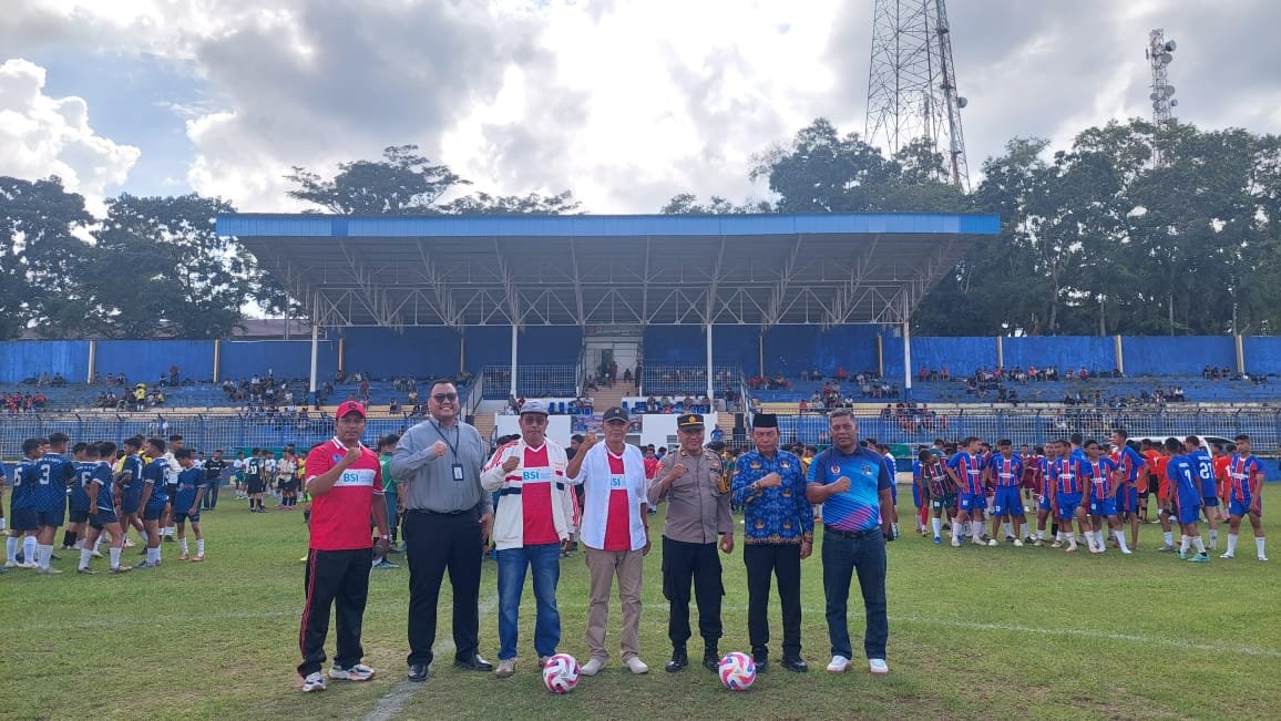 Ketua Yayasan ULB Halomoan Nasution, SH., M.H Membuka Turnamen Sepak Bola Tingkat SLTA ( SMK, SMA, MA) Negeri dan Swasta Se- Kabupaten Labuhanbatu Raya