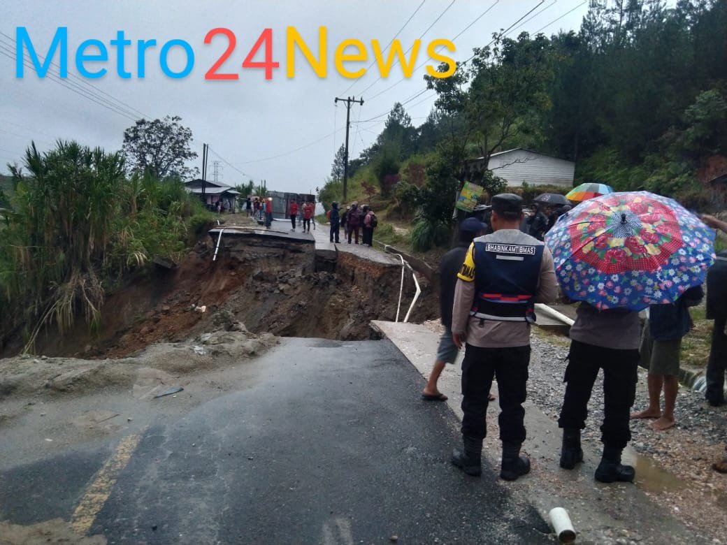 Lalu Lintas Putus Total, Jalan Lintas Dolok Sanggul- Sidikalang Di Puncak Hite Desa Parbuluan 1V Amblas !